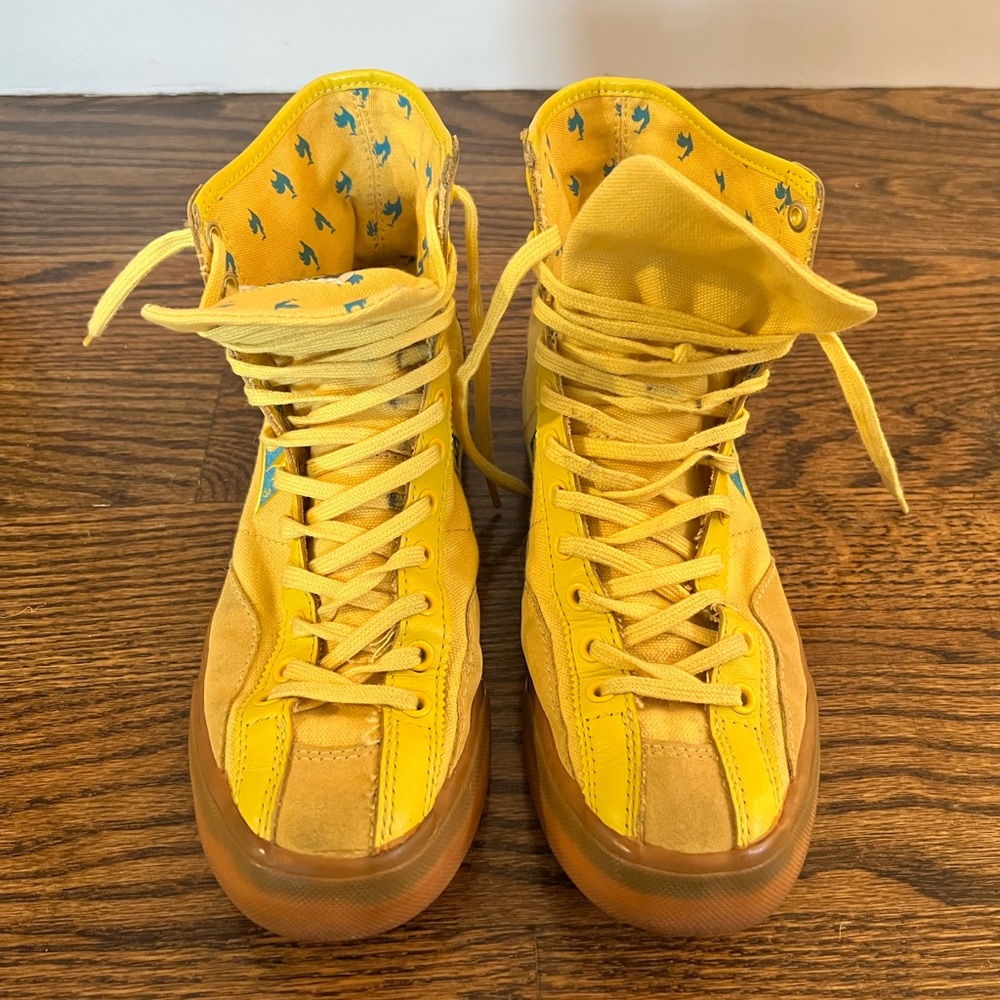 Le coq sportif lace up sneakers in European size 37.5 (fits like a 6-6.5).